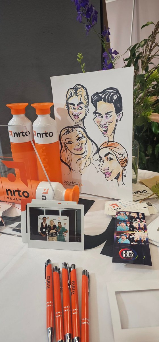 Gisteren met <a href="/DeNRTO/">De NRTO</a> aanwezig bij HR in Motion - waarbij zo'n 800 HR-professionals aanwezig waren in de Jaarbeurs. Goede gesprekken over Leven Lang Ontwikkelen, het NRTO kwaliteitskeurmerk, inkoop opleidingen etc. Voor het eerst op een event met de frisse rebranding #TeamNRTO  🧡