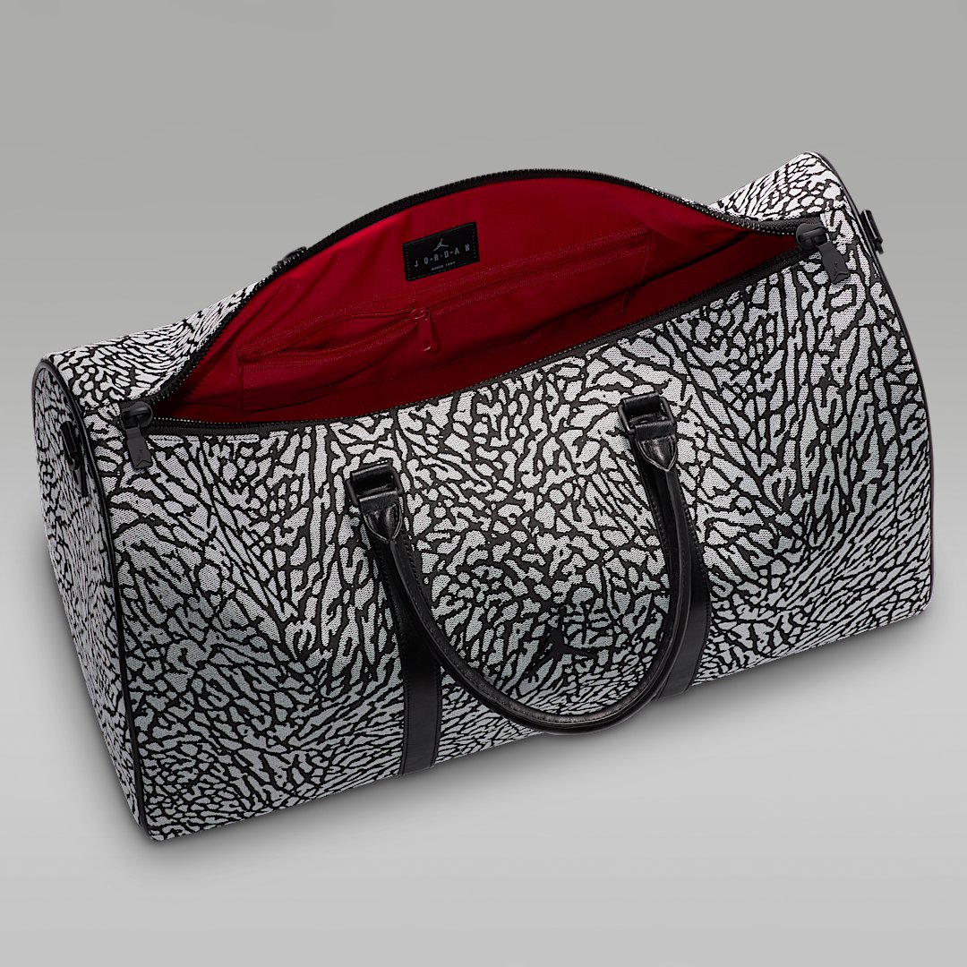 STEAL: Jordan "Elephant Print" Duffle Bag only $60.97 (retail $150) on <a href="/nikestore/">Nike.com</a>

Link -&gt; go.j23app.com/1550