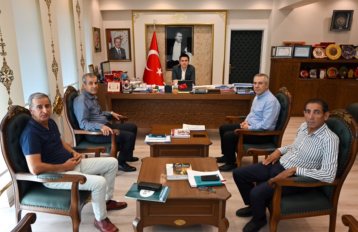 Kaymakamımız Sayın Evren ÇAKIR'ı
➡️Devlet Su İşleri (DSİ) 102. Şube Müdürü Alaaddin AKGÜL,
➡️Nusaybin Çağ Çağ Sulama Birliği Başkanı Nevaf DEĞERLİ,
➡️Devlet Su İşleri (DSİ) 10. Bölge Müdürlüğü İşletme ve Bakım Şube Müdürü Mehmet Yaşar CEYLAN ile İşletme Başmühendisi Mehmet Salih