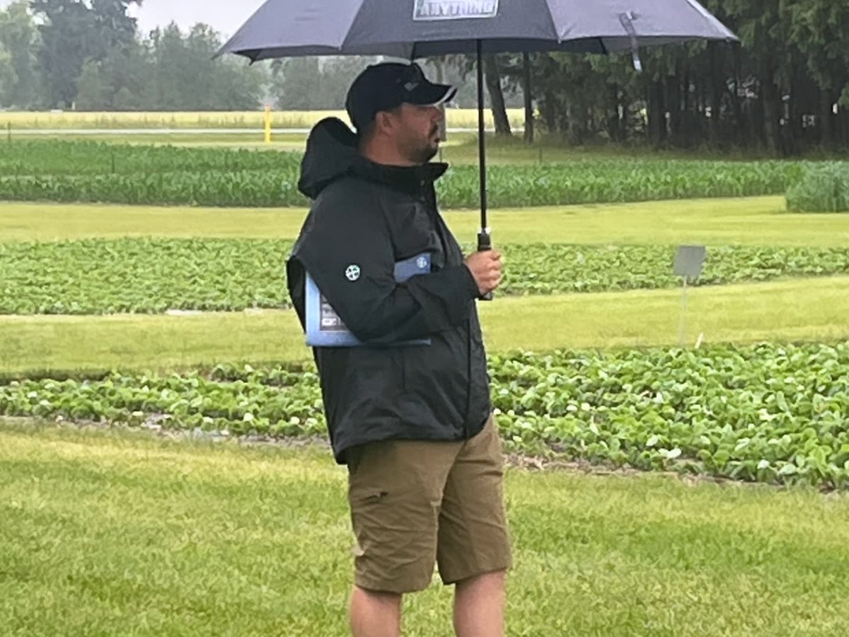 Rain or shine, we’re out in the field 🌧🌱

Our team spent the morning with Bayer learning about the latest varieties and innovations to better serve our growers! #Agronomy #PlotTour #ReadyForAnything #Bayer #AgTwitter