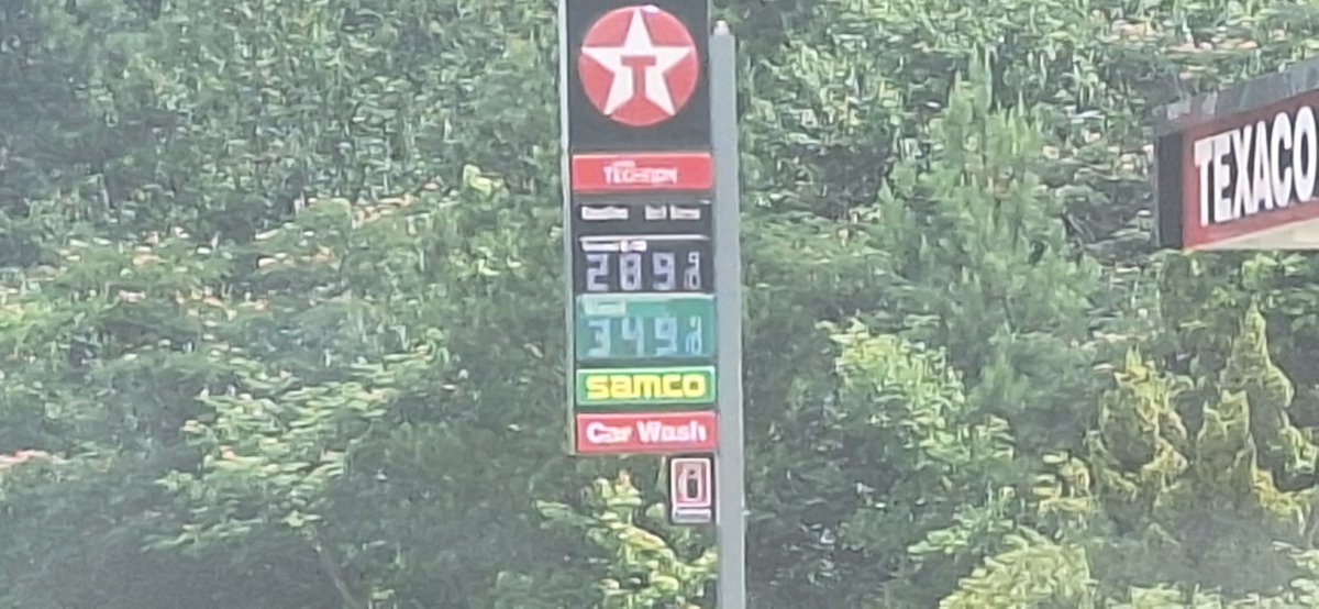 HellIsOtherPpl0's tweet image. Filled my tank 2 d. ago for $2.37 a g. Today, thx to #Netanyahu —
and the Orange Sh*stain threatening to drop a megabomb on Iran, petrol's jumped to this👇. Is the #TrumpCult gonna say 'He did that' like g'dam Biden stickers? Will Dems be brave enough to slap stickers? Doubt it.
