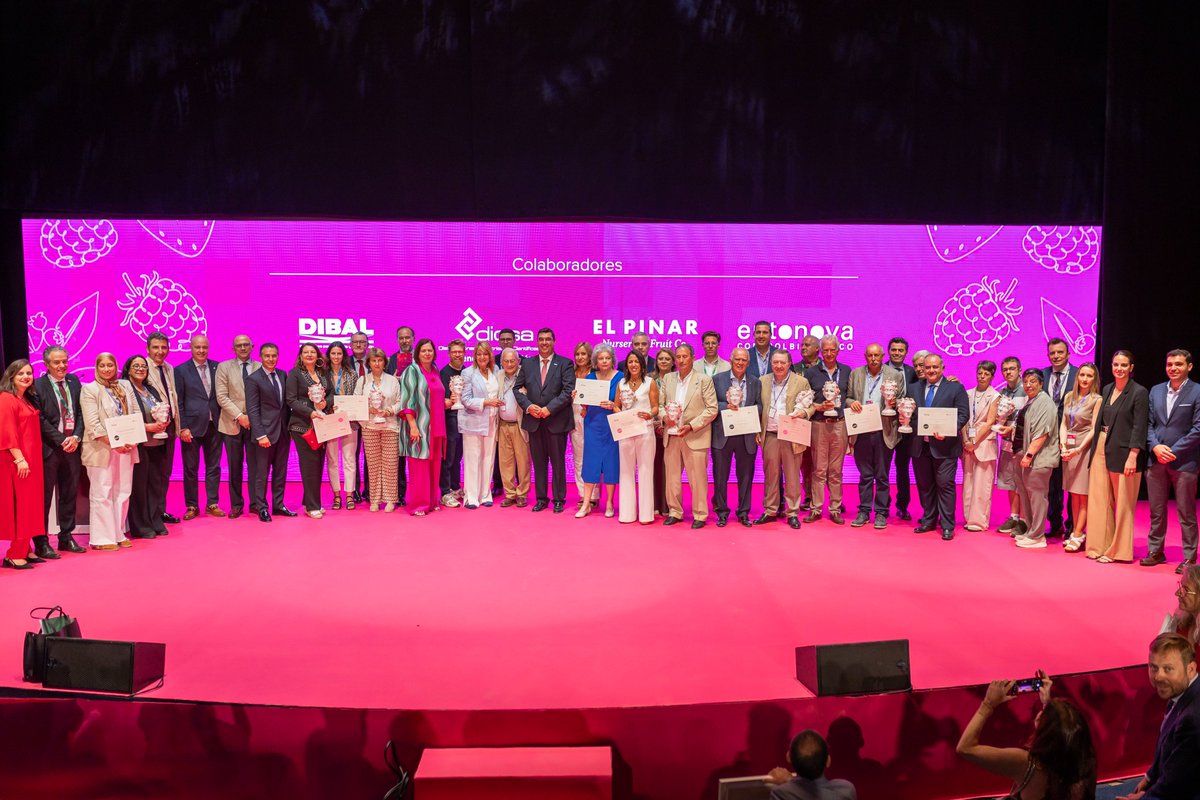 IFAPA (@ifapajunta) on Twitter photo ¡El #IFAPA es galardonado con los #PremiosFresa de <a href="/Freshuelvaes/">Freshuelva</a> en el X Congreso Internacional de #FrutosRojos!🏆🍓
El premio reconoce la labor investigadora y de transferencia del IFAPA en favor del campo onubense y en la mejora de los #berries🌱🔬
🌐lajunta.es/5pq19 ¡El #IFAPA es galardonado con los #PremiosFresa de <a href="/Freshuelvaes/">Freshuelva</a> en el X Congreso Internacional de #FrutosRojos!🏆🍓
El premio reconoce la labor investigadora y de transferencia del IFAPA en favor del campo onubense y en la mejora de los #berries🌱🔬
🌐lajunta.es/5pq19