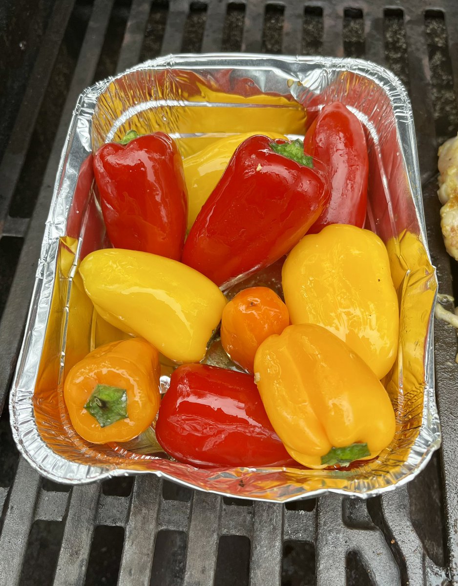 Löytyipä kaunis uutuus grilliin. Käy ihan kukkakimpusta ja taulusta ja juhannusheilasta.