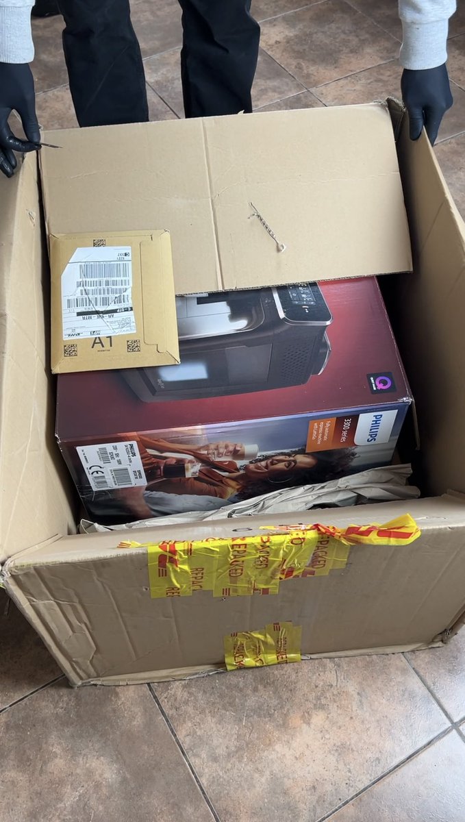 clicksabio's tweet image. POV: Pedís algo por Amazon, llega tu paquete… lo abrís con toda la emoción… y encontrás el paquete de otra persona dentro😳📦 

¿Y ahora qué hago? ¿Lo devuelvo? 🤔

#POV #AmazonFail #UnboxingFail #NoEraMiPedido #HistoriasReales