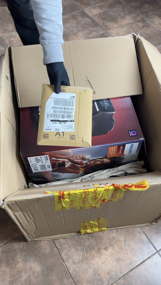 clicksabio's tweet image. POV: Pedís algo por Amazon, llega tu paquete… lo abrís con toda la emoción… y encontrás el paquete de otra persona dentro😳📦 

¿Y ahora qué hago? ¿Lo devuelvo? 🤔

#POV #AmazonFail #UnboxingFail #NoEraMiPedido #HistoriasReales