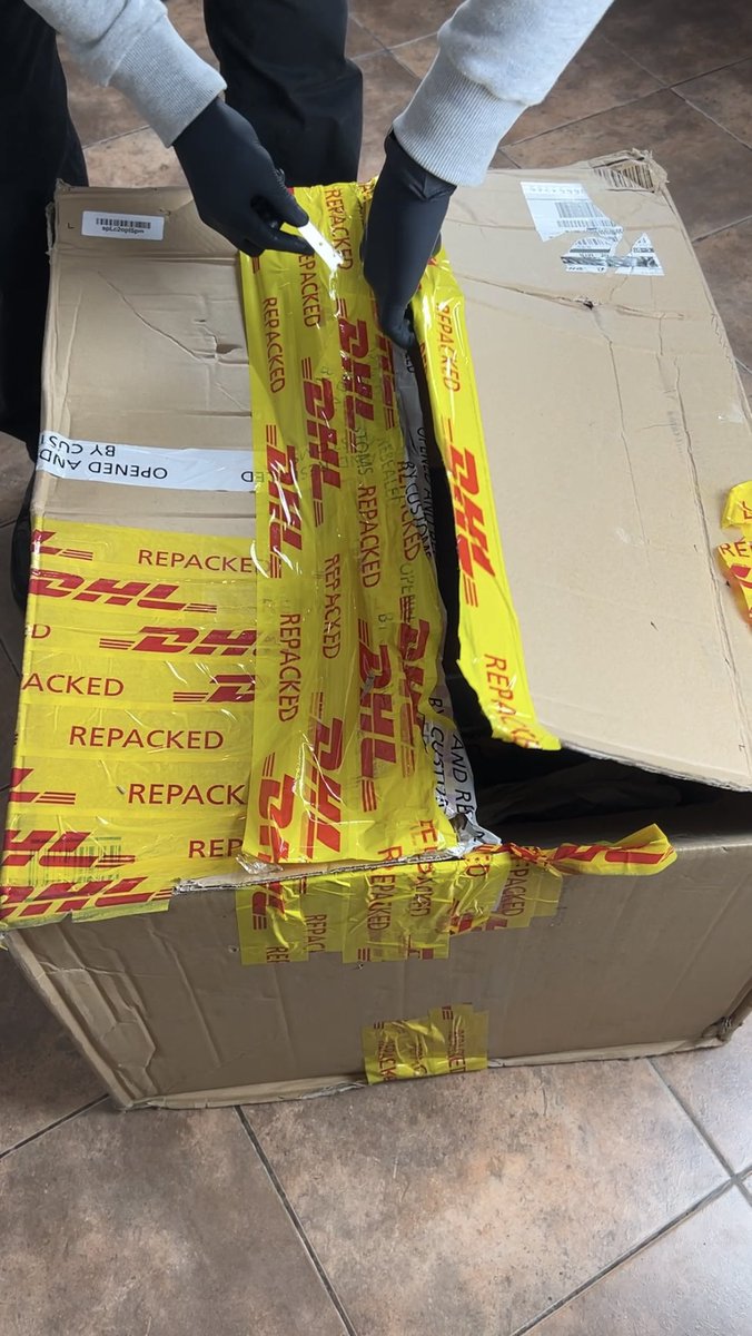 clicksabio's tweet image. POV: Pedís algo por Amazon, llega tu paquete… lo abrís con toda la emoción… y encontrás el paquete de otra persona dentro😳📦 

¿Y ahora qué hago? ¿Lo devuelvo? 🤔

#POV #AmazonFail #UnboxingFail #NoEraMiPedido #HistoriasReales