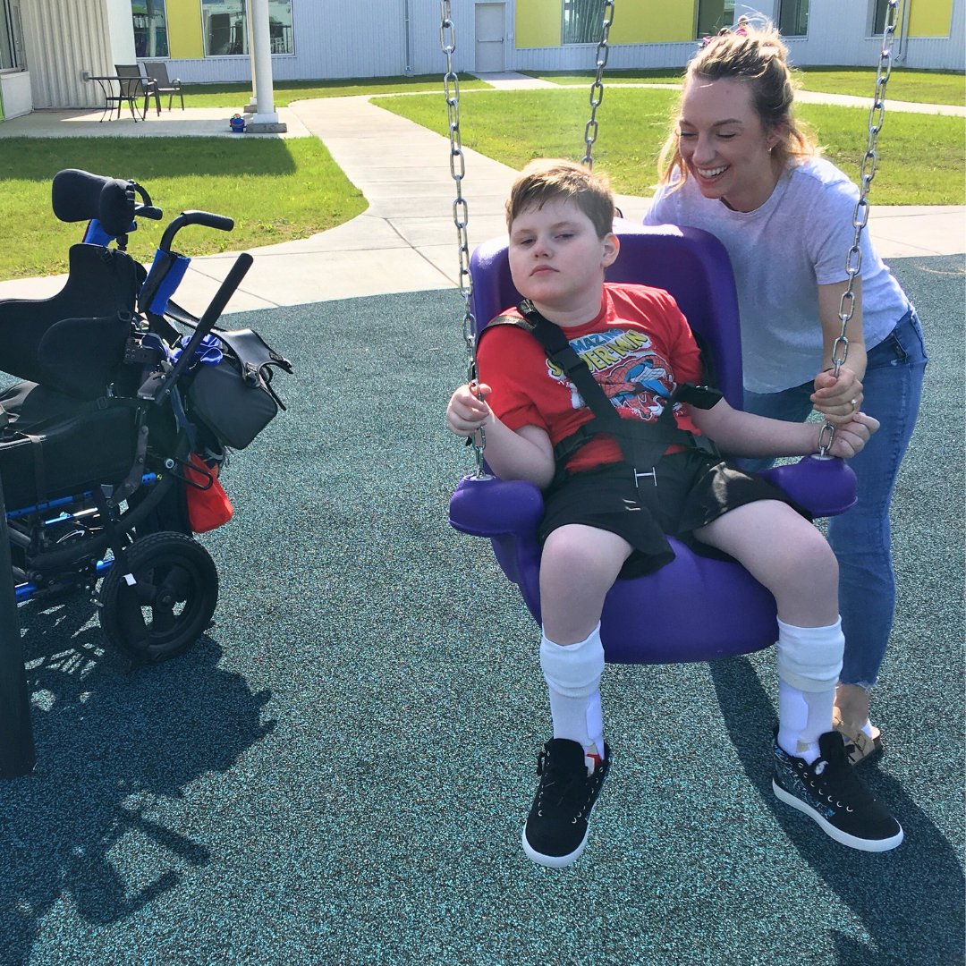 Austin and Alex soaked up the sunshine this morning! Nothing brings us more joy than seeing them out of their wheelchairs, up, and enjoying the great outdoors.🌞