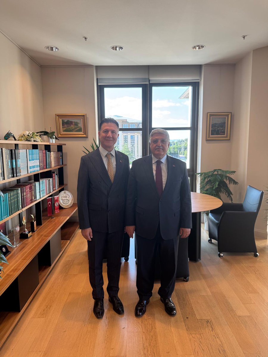 Devlet Büyüğüm Cumhurbaşkanı Başdanışmanı Sayın Vedat Demiröz beyi hayırlı olsun ziyaretinde bulundum. Nazik kabulleri için şükranlarımı arz ederim.<a href="/vedatdemiroz/">Vedat Demiröz</a>