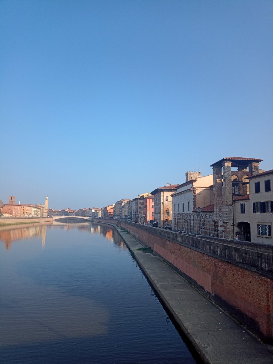 SanjeePerera1's tweet photo. I have no idea why there is a capital R in that river. But it has that sought of feel... #RiverArno https://t.co/7TBIYMdNMR