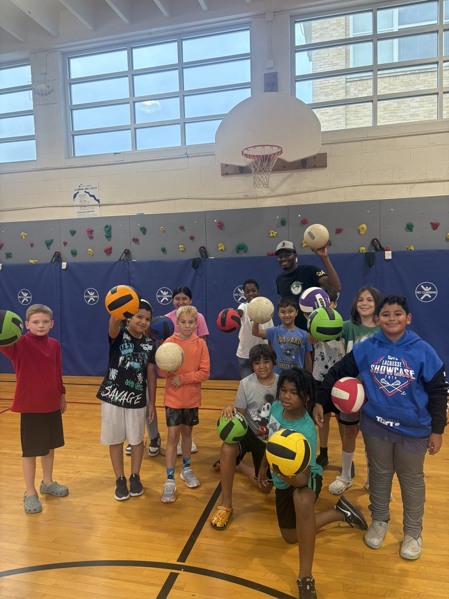 WhitneyLiekis's tweet photo. ππͺ The energy is HIGH at Ben Milam Elementary during SPARK!
From volleyball drills to high-energy movement, these Tigers are building skills, confidence, and teamwork! ππ½ββοΈπ₯
Keep roaring, Milam Tigers! π―π #SPARK #BenMilamElementary #DallasISD #SPARKinAction #ActiveKids https://t.co/Mpj6kPJ76C