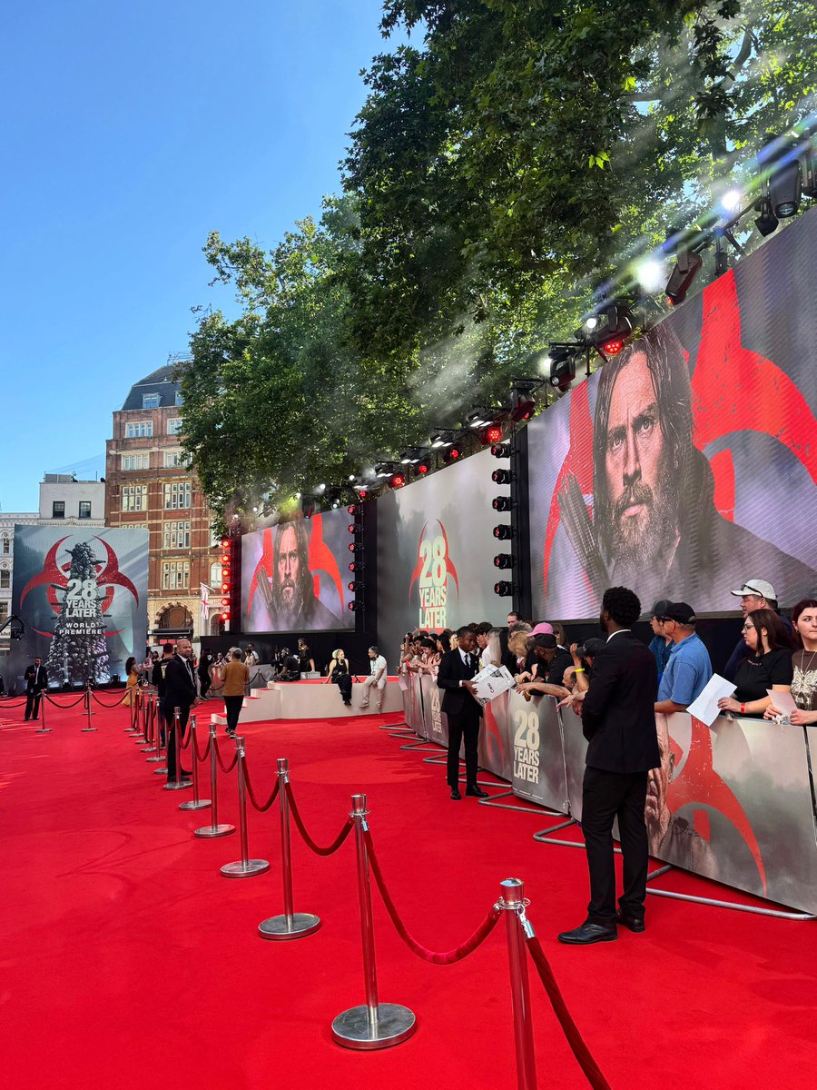 We're here in Leicester Square at the World Premiere of #28YearsLater!

Follow this thread to see who joins us on the carpet 👇
