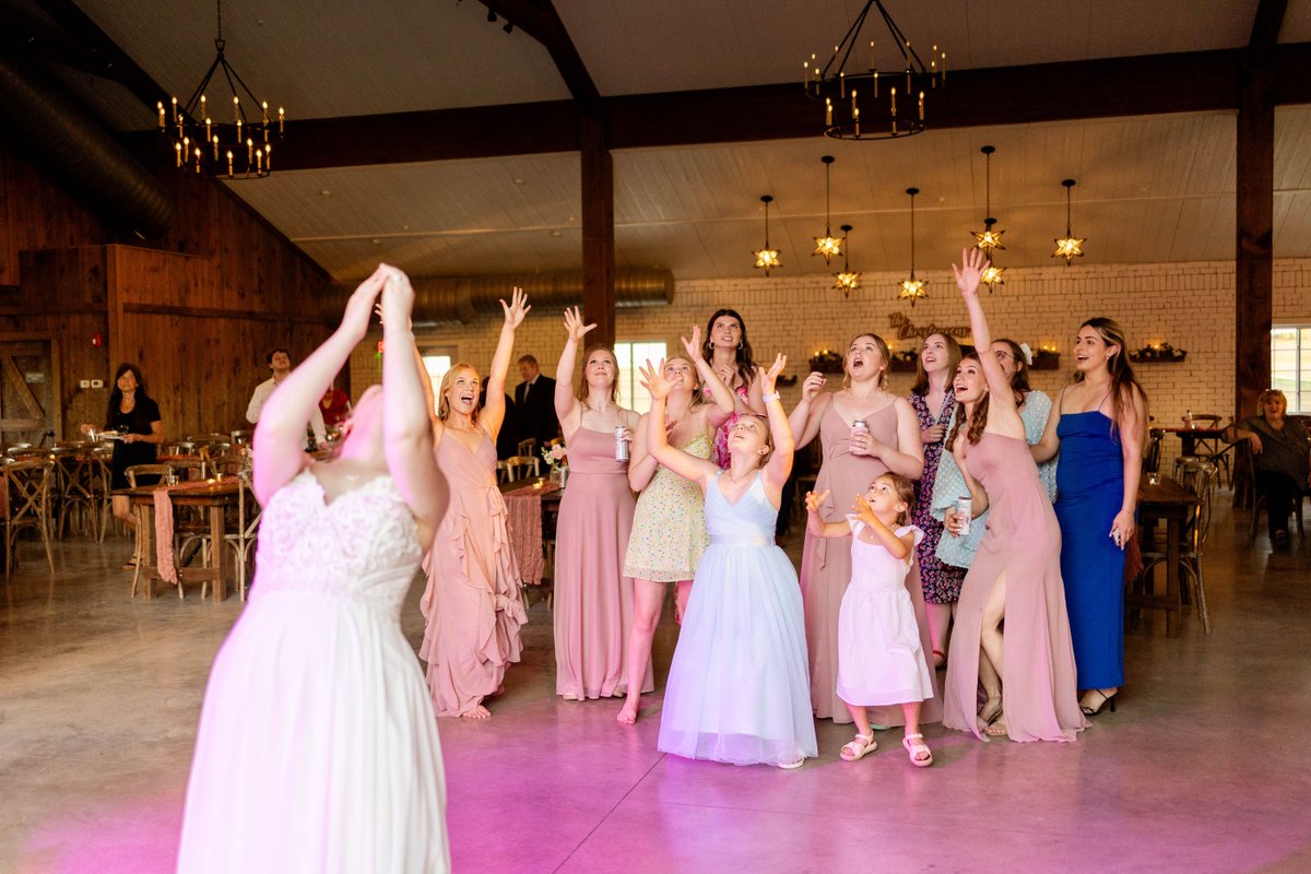 InstantRequest's tweet image. Are you doing a bouquet toss at your wedding?  Yes, or no; we've got you covered along with being the MC for any other events.
Photographer: Kacey Wyrick Photography buff.ly/NNpZmZs 
Venue: Red Barn Farm buff.ly/s2MTLbG 
DJ:  Chad V buff.ly/GRDavtX
