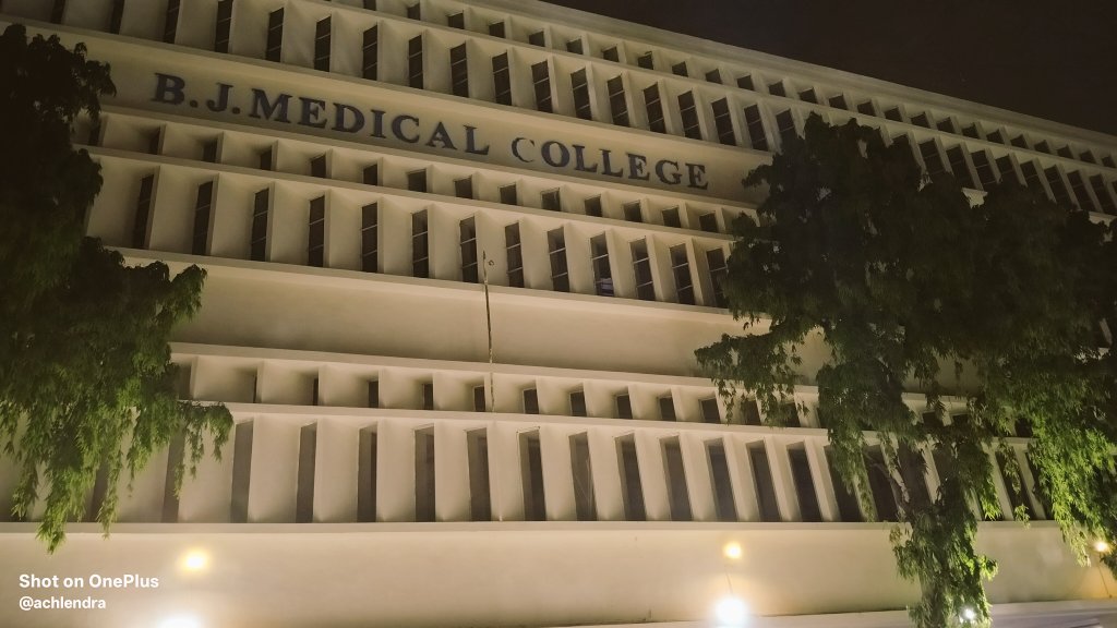 achlendra's tweet image. Big Update: 

So far DNA samples of 208 deceased have been matched in the Ahmedabad plane crash, out of which 179 bodies have been handed over to the families.

#Ahmedabad #AI171 #DNAMatch 
#AhmedabadPlaneCrash