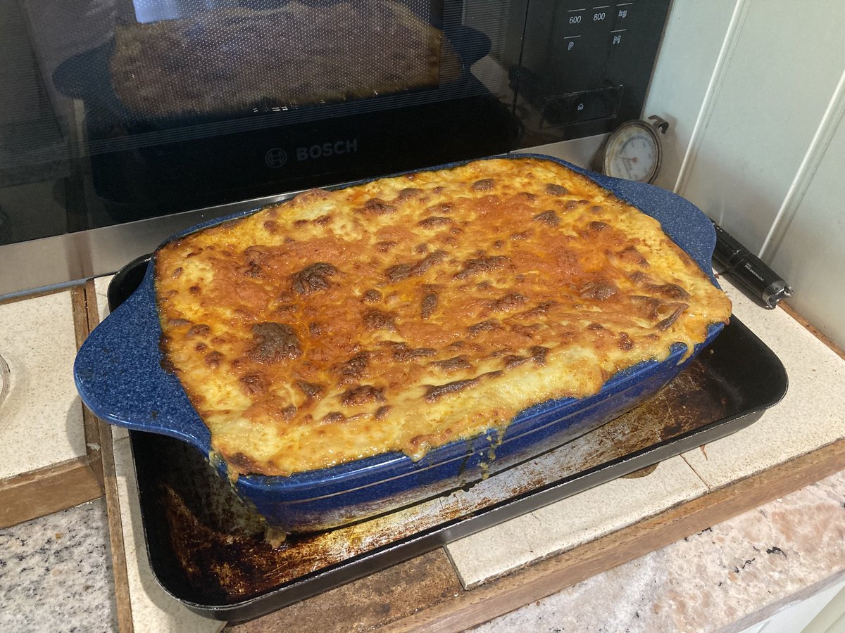 Guarding the lasagne 😋😋