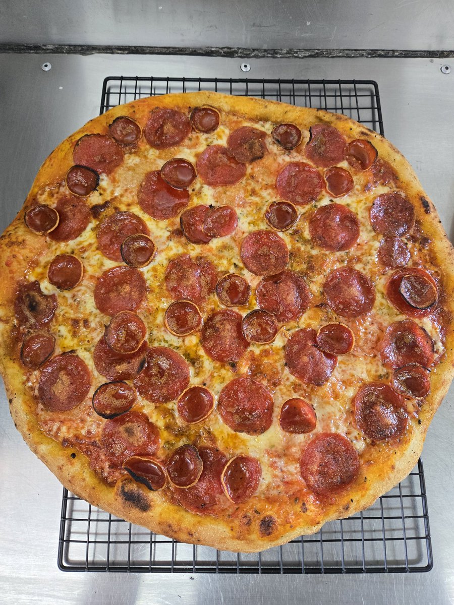 Pizza Shark tweet media