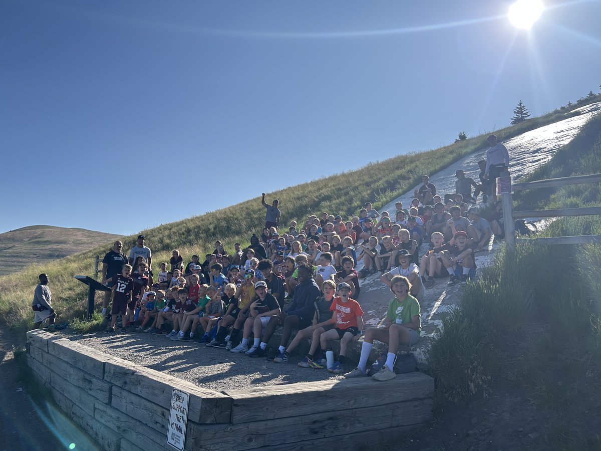 No kids camp is complete without a hike to the 𝑴 💪

#FutureGriz