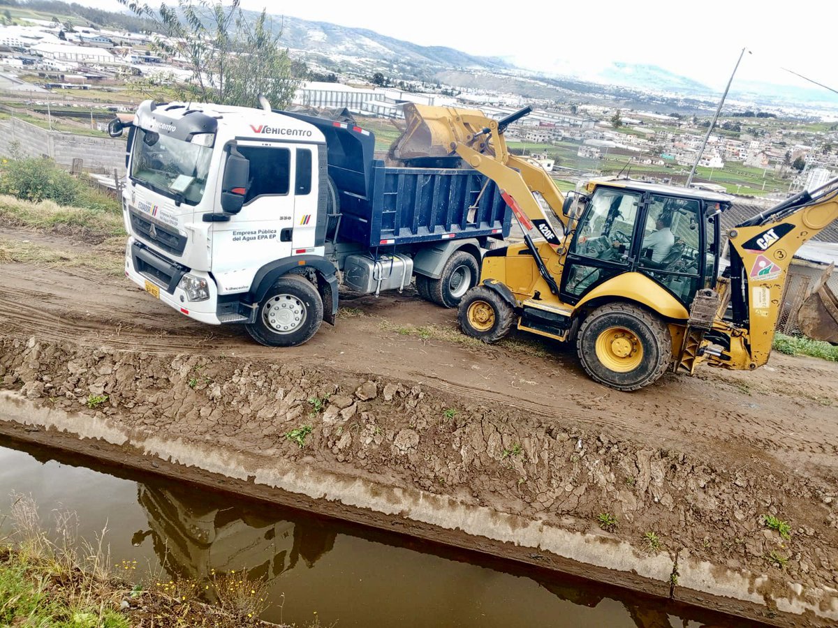 🚧💧 ¡Comprometidos con el bienestar de nuestra comunidad! 

La Empresa Pública del Agua EPA EP realiza trabajos de limpieza y desalojo de material en el canal del sistema Latacunga-Salcedo-Ambato. 

Acciones esenciales para garantizar un suministro de agua eficiente y seguro.