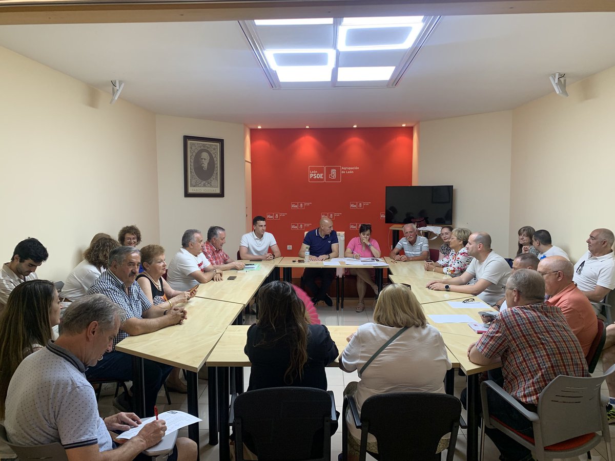 Hoy estamos en la primera reunión de la nueva CEM 🌹