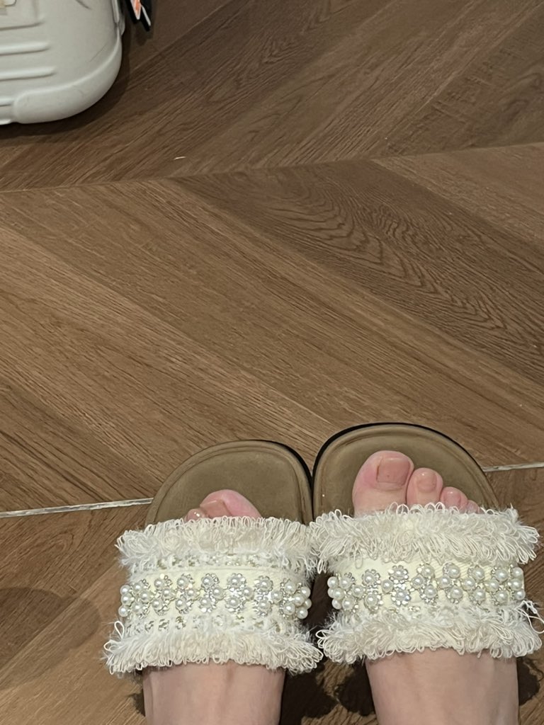 请你出去可以吗 tweet media