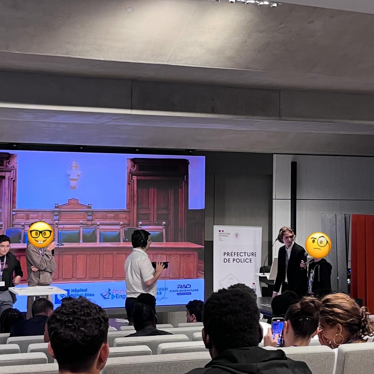 de Montaigne Alexandra tweet media