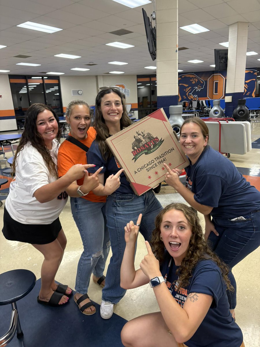 OHSPantherSB's tweet image. Shout out to Rosati's Pizza for the good eats before our Awards Ceremony last night!🍕🍝 We appreciate the support and our SO thankful for our local business!