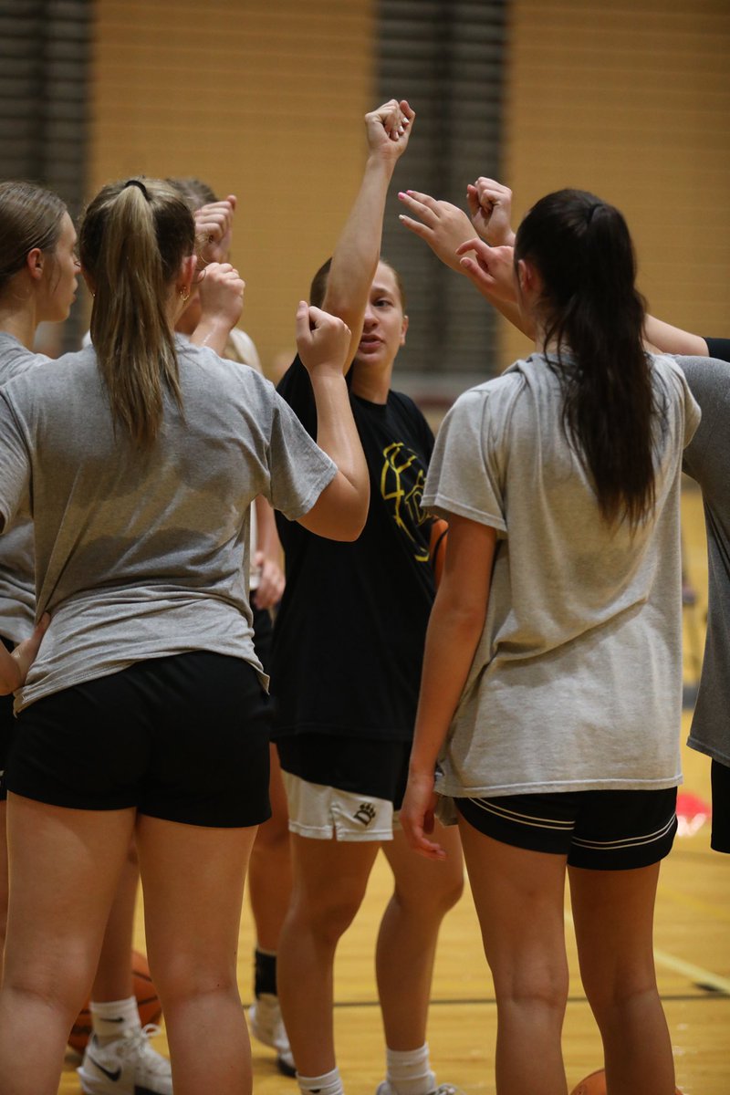 We had a great time with this group at our Elite Camp yesterday! Roll Pants 🤩