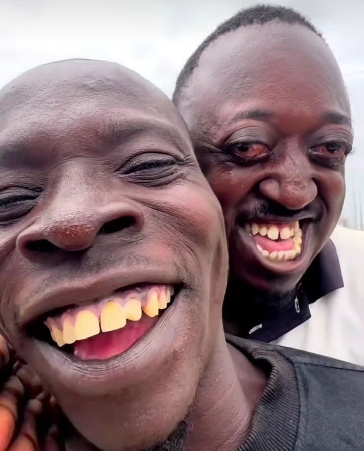 Watoto wa Abuya wameshanunuliwa chips na zile kuku za kupiga somersaults na baba yao mpya huko nyeri 😃😃baba yao real angekuwa amewakulisha ugali ya wimbi na maziwa imeoza 😂😂😭😭