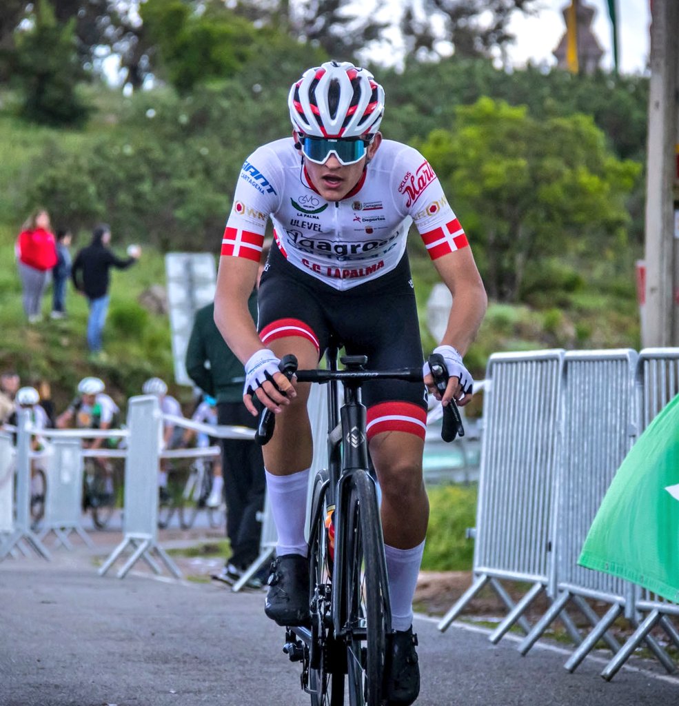 🔜 Turno de una nueva aventura en la <a href="/vueltabesaya/">Vuelta al Besaya</a>, que este año regresa al calendario <a href="/UCI_cycling/">UCI</a> 🌈

👥 Lo haremos compartiendo equipo mixto junto a nuestros amigos cántabros del EC Santillana - Reocin.

🚴🏼‍♂️ Presentes: José A. Glez "Coppi", Alejandro Miró y <a href="/luisbeernabeuu/">Luis Bernabeu</a>.