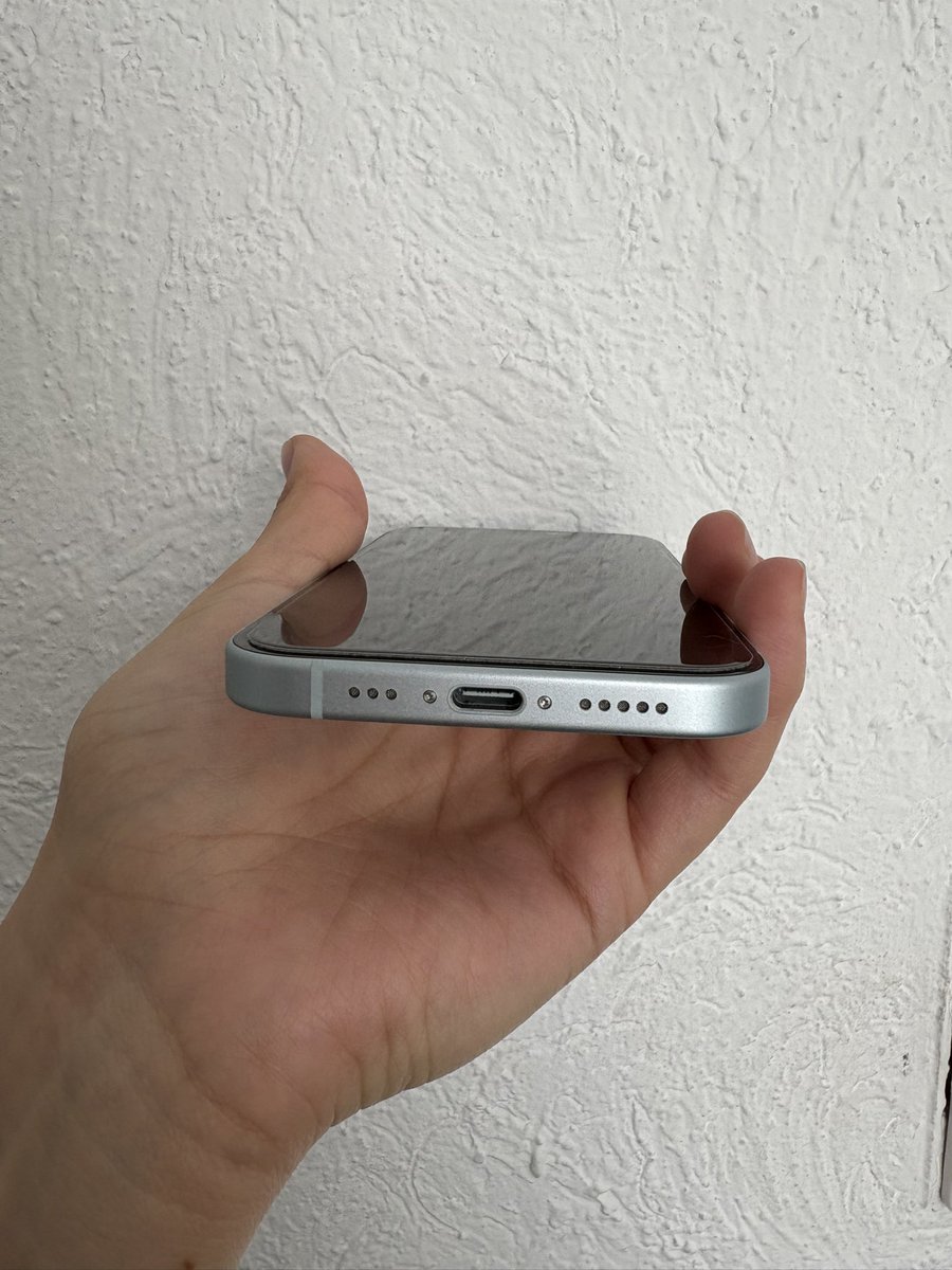 si_yo_soy_'s tweet photo. VENDO IPHONE

iPhone 15 128 GB 
Color azul
96% batería 
Un rayón pequeño en la pantalla que no afecta funcionalidad 
Con caja y cable original
Entrego en metro camarones, refinería, Polanco o en alguna plaza.
$11,000
También entrego una funda 
#cdmx #iphone #venta https://t.co/F7zU8CLfSR