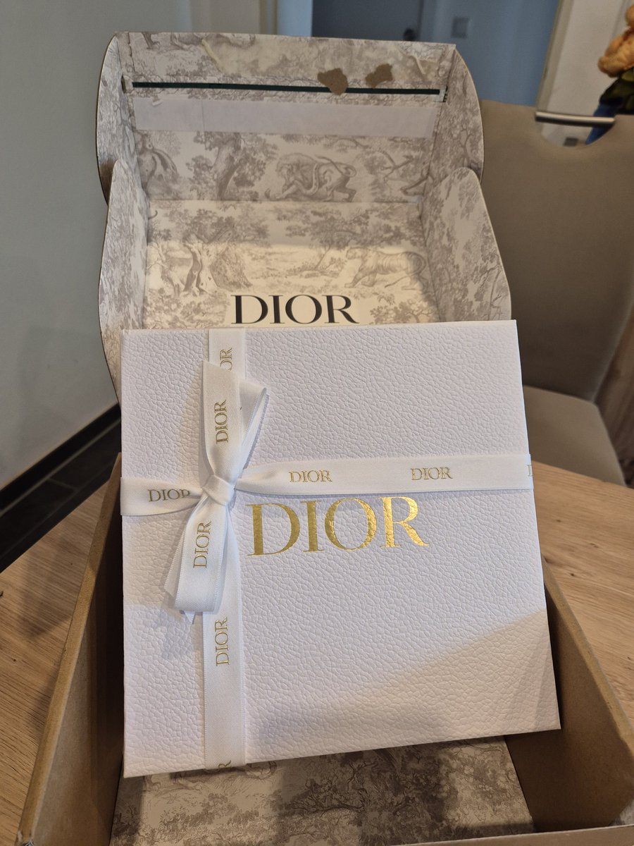 lindalouboutin's tweet photo. Wer sich nicht traut, Luxus zu liefern, darf mich auch nicht ansprechen.
Denn wahre Ergebenheit duftet nach Dior.

#Findom #Dior #Tributpflicht #MoneyDomDirectory #Luxusverdient #GoddessLife #PayToExist #FemdomGermany #DienerDerEleganz #ErgebenDurchTribut #ServeCorrectly https://t.co/KMiuHqooz6