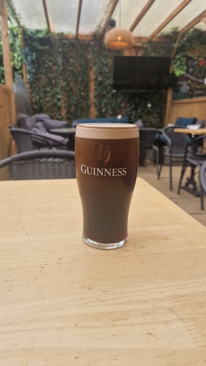 daltbot5000's tweet image. Apropos of nothing, I decided last week to drop into Ryans  of Stokey .Much like Babylon of old, Ryan&apos;s is  known for its delightful and extensive gardens. Alas, Ideparted early  before some sort of impromptu Gaelgeor mosh pit scenario took place later that evening . Shame.