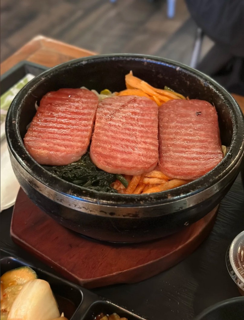 The average price per person is about US$25. The store is not big and you have to carry your own tray to get your food. I recommend it to friends who want a simple meal!
🏠Store name: Taste of Korea
📍Address: 13906 Lee Jackson Memorial Hwy Service Rd, Chantilly, VA 20151