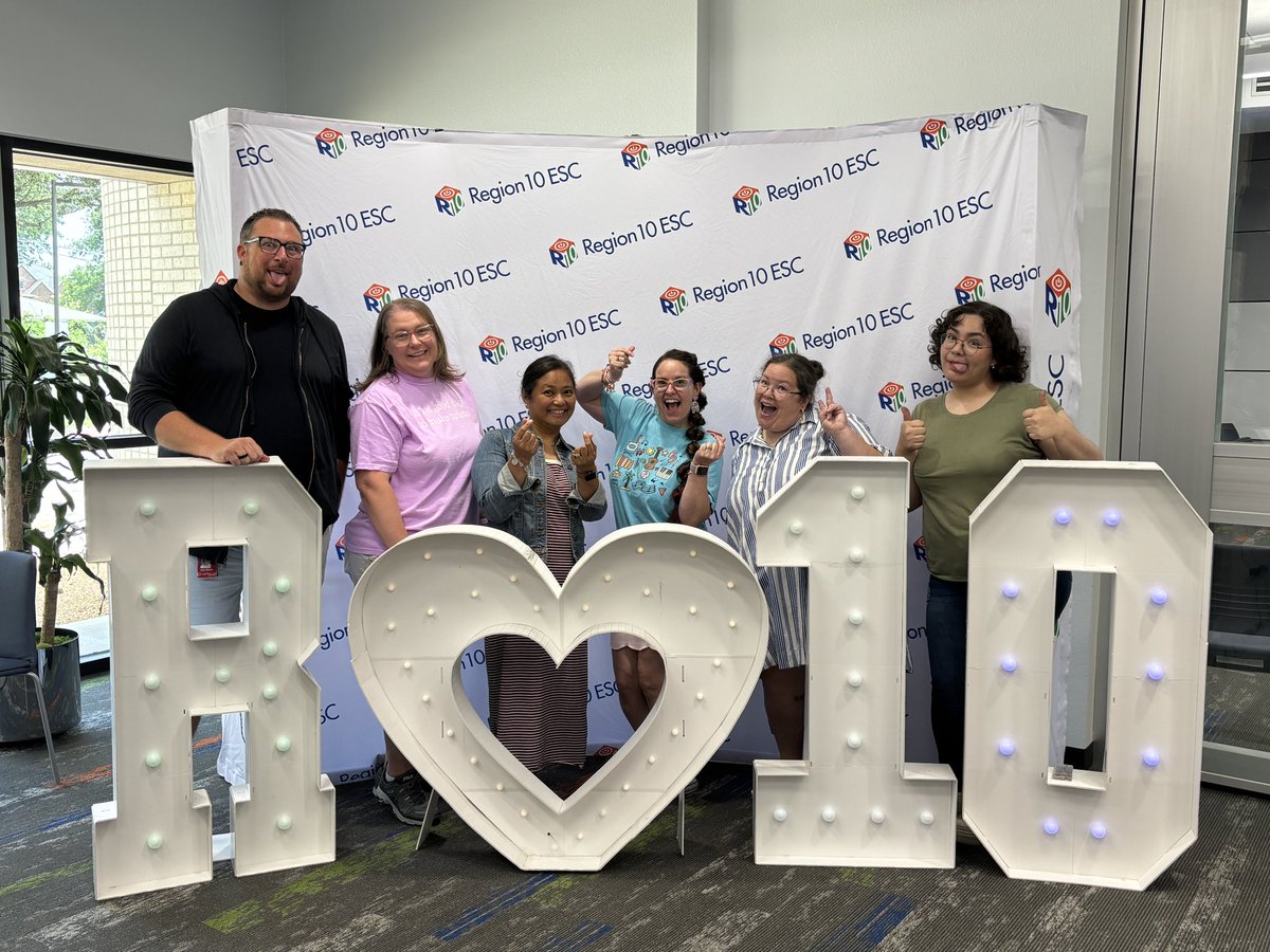 Fine Arts Summit with my peeps! @rjlyear12 <a href="/MissHarmony307/">Amber Marie Harmon</a> <a href="/Lee_Mrs_Quezada/">💫Mrs.Quezada💫</a>