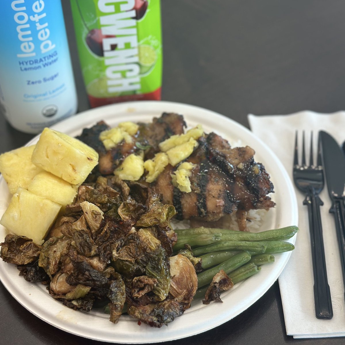 Houston Basketball Training Table

Bourbon Chicken
Rice
Brussels Sprouts
Green Beans
Pineapple

You wanna look like a grown man
You gotta eat like a grown man