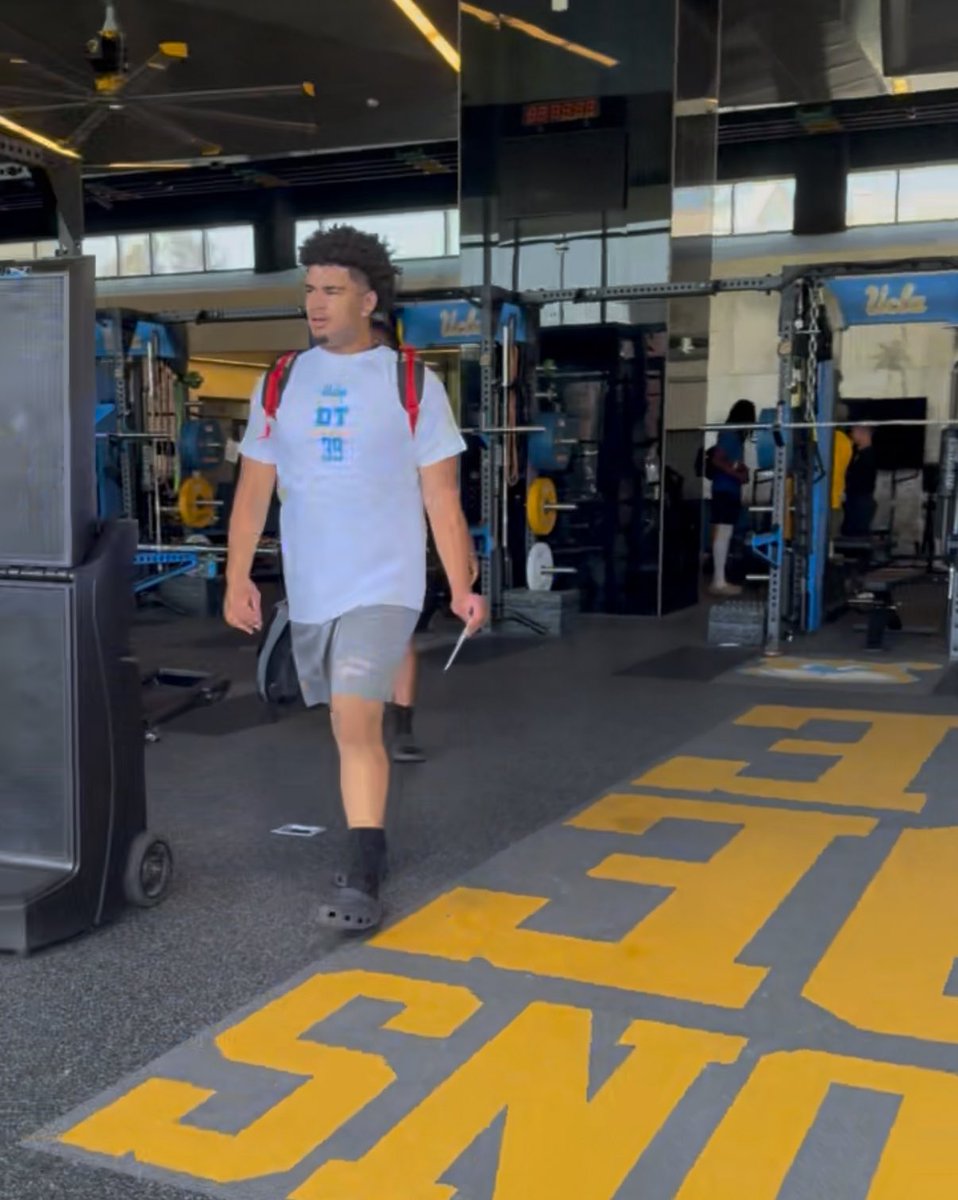 JaylenCox15's tweet image. Had a great time at UCLA football camp. Looking forward to building on the connections made. @TEAMHUSTLEFTBL @DannyLockhartS1 @MalloeMalloe @CoachMarshawn @CoachJFrank