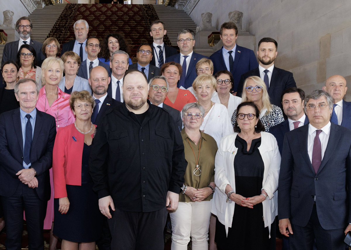 Allocution de M. Rulsan STEFANTCHUK Président de la Verkhovna Rada, Parlement de l'Ukraine.
Nous sommes très honorés par cette visite qui a été organisée en laissant une place à la fois aux échanges entre les deux Présidents, et à une expression devant l'ensemble des Sénateurs.