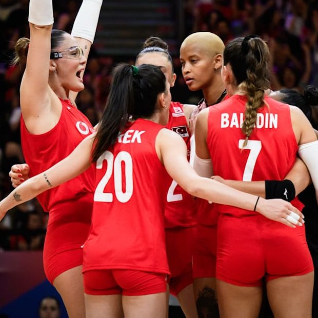 🇹🇷 Filenin Sultanları, Dominik Cumhuriyeti karşısında ikinci seti 25-19 kazanıyor

⚡️ Setlerde 2-0 öne geçtik