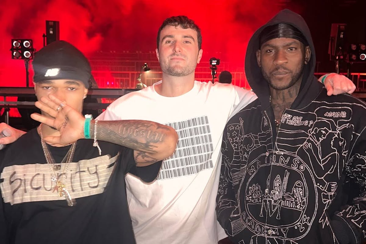T R E N C H (@trenchmag) on Twitter photo .<a href="/fredagainagain1/">Fred again..</a>, <a href="/Skepta/">Big Smoke -</a> & <a href="/plaqueboymax/">plaqueboymax</a> team up on Doechii-sampling "Victory Lap".
🔗 bit.ly/3Zyic8I .<a href="/fredagainagain1/">Fred again..</a>, <a href="/Skepta/">Big Smoke -</a> & <a href="/plaqueboymax/">plaqueboymax</a> team up on Doechii-sampling "Victory Lap".
🔗 bit.ly/3Zyic8I