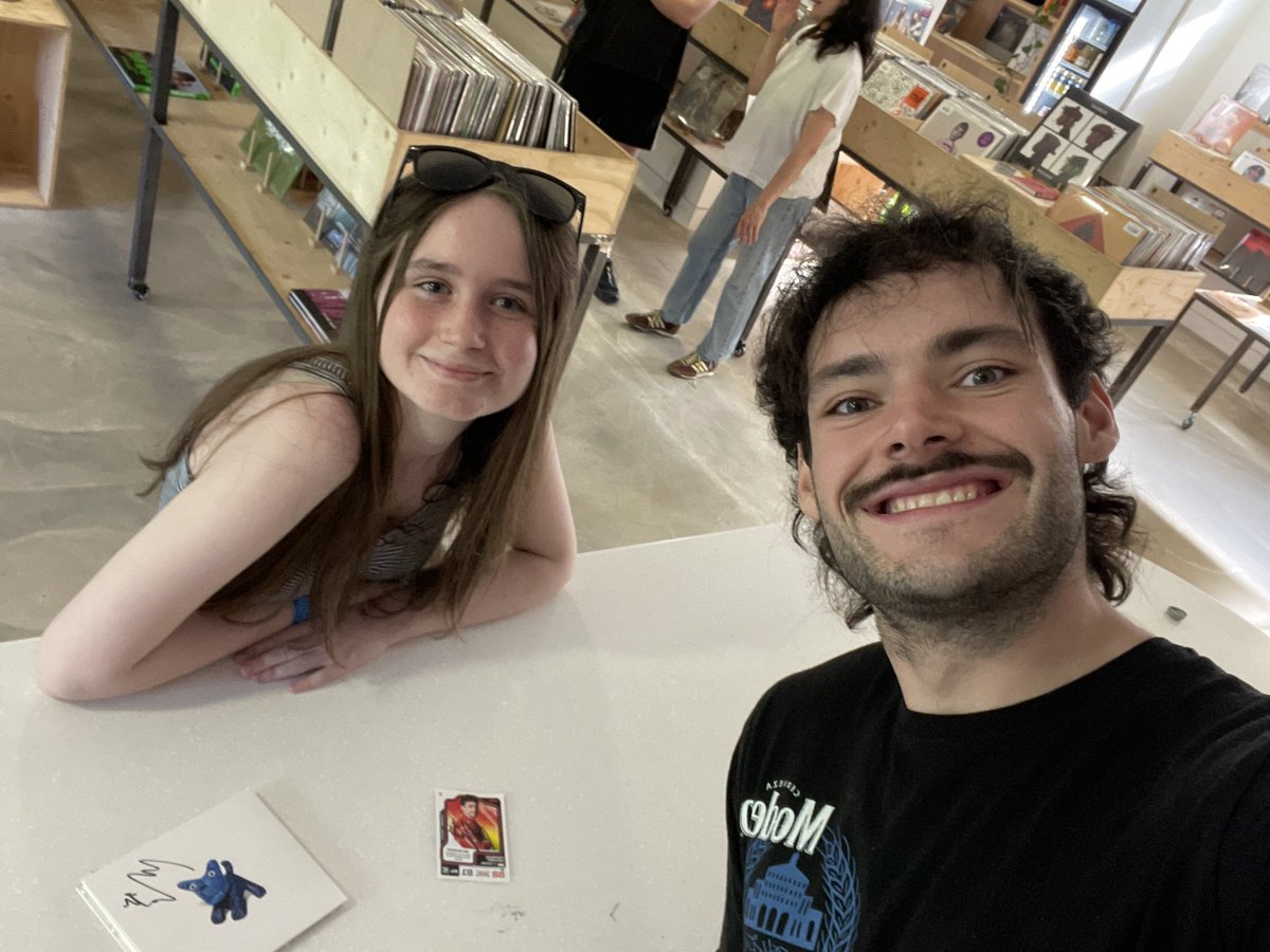 Talked about f1 edits and signed my Charles leclerc card xx lovely lovely