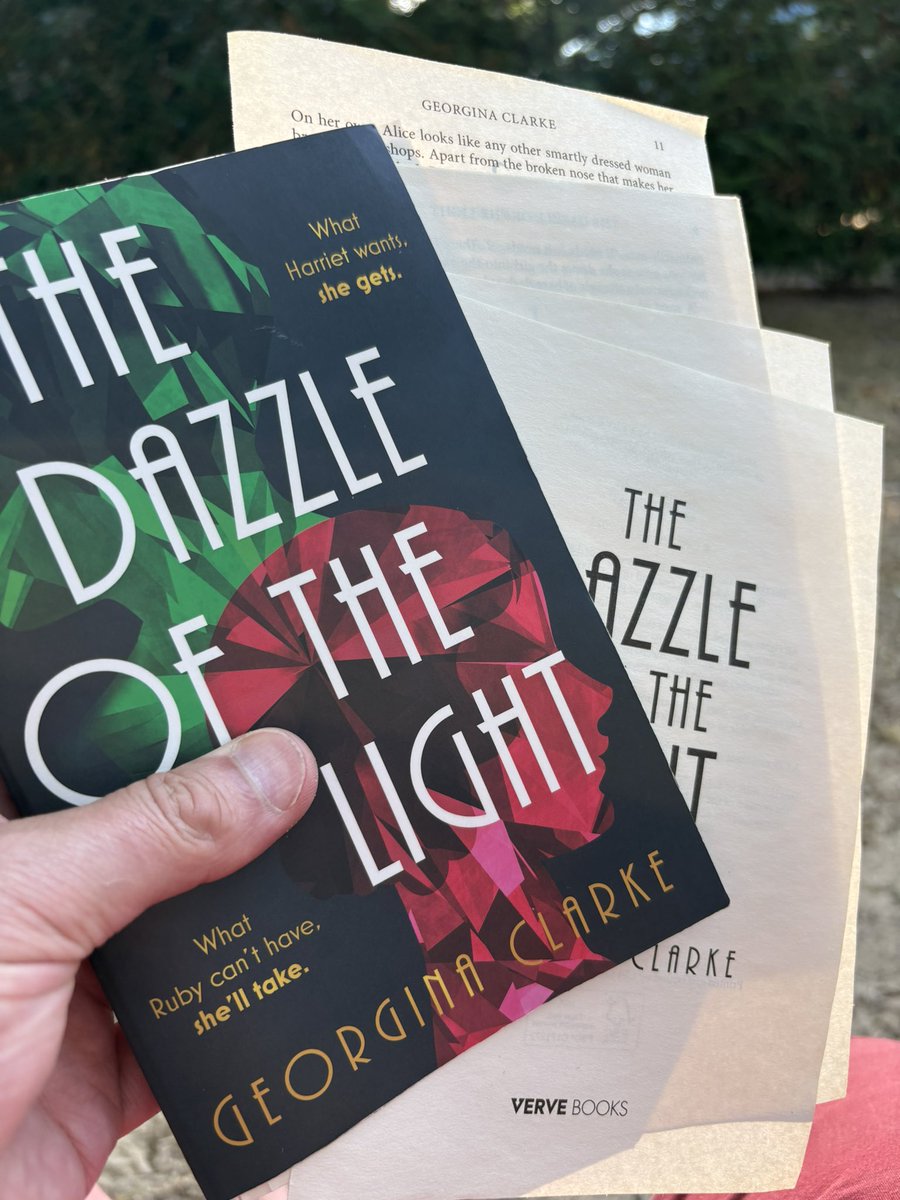 The close to 40°C temperature in France has had an effect on one of my holiday reading books <a href="/clarkegeorgina1/">Georgina Clarke - 💜 A KISS FROM THE DEVIL 🗡😈</a>