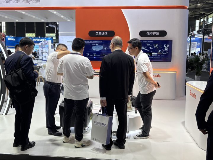 First Day in 2025 Shanghai MWC. We have met so much interesting people. Wish to see you in the next two days. 

#5G #MWC #LTE