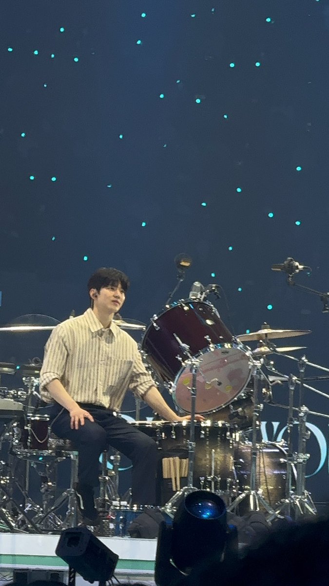 암튼 앙콘 첫중 밴드맨들 다시 보고 자러감 틔친들 잘 자고 언젠가 다시 또 오겟슨 8월에 영화 누구랑 봐야되냐 ㅠ