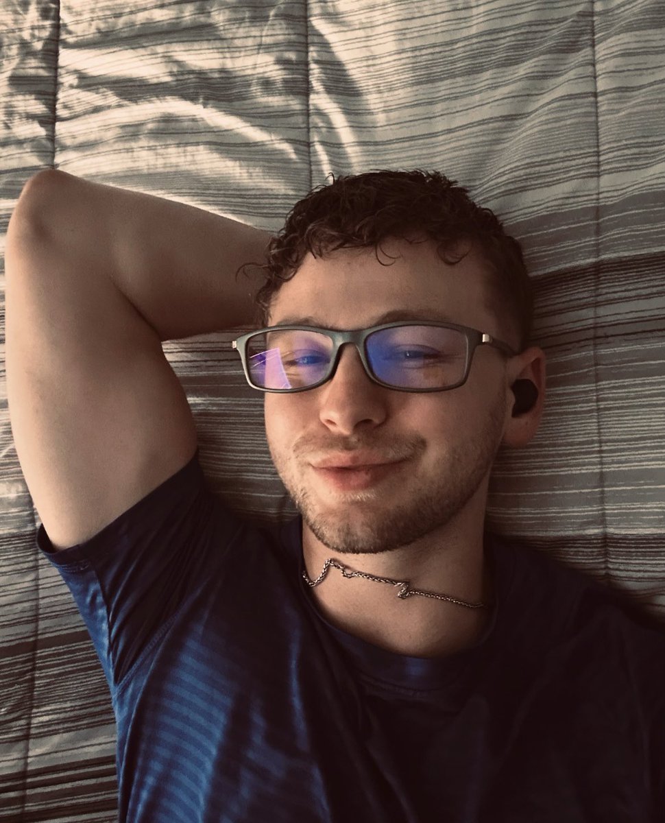 Retweet if you’re looking for a tall, sweet, FREAKY, average looking biker boyfriend… 🖤

(I’m so tired of this single life) 😩