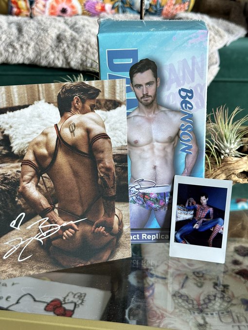 Watch Dan Benson's leaked NSFW photo on TwXstars