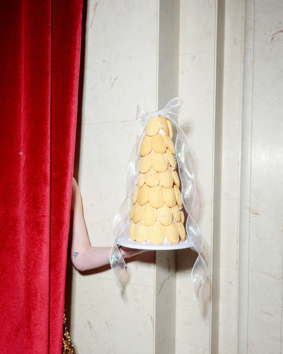 FSTowerBridge's tweet image. Sip, snack, and vibe.

Join us Thursday to Sunday for a bold twist on afternoon tea — where cocktails meet confections in a luxurious collab with Lily Vanilli! 

#londonbylilyvanilli #fstowerbridge #lilyvanilli #afternoontea