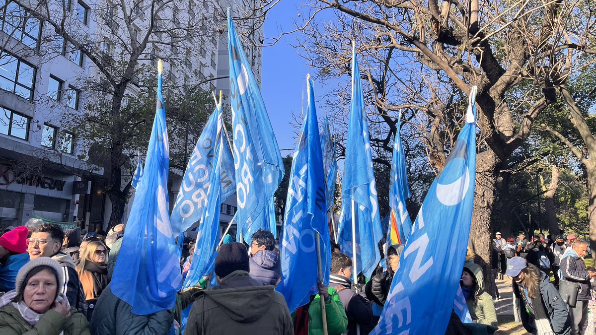 Sabbatella's tweet photo. Estamos en Plaza de Mayo en un abrazo popular a Cristina. En instantes el Pueblo escuchará su mensaje.

#CristinaLibre
#ArgentinaConCristina https://t.co/2TbAf9faHN