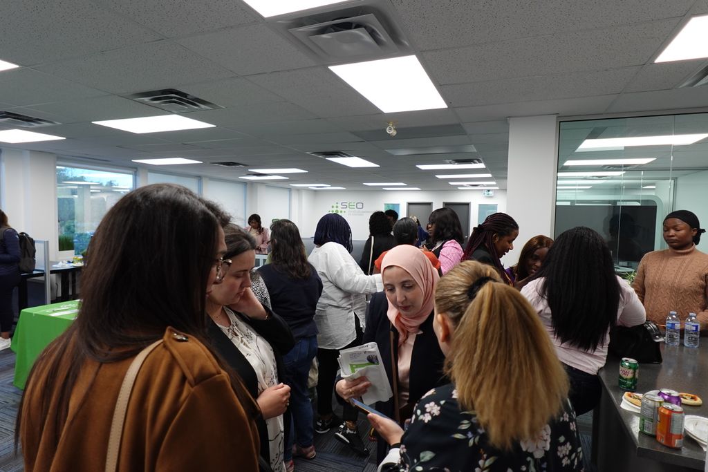 ✨ Une soirée enrichissante pour le programme CarriElles !

Une cinquantaine de participantes ont échangé avec employeurs et partenaires lors d’un réseautage dynamique.

Merci au CECCE, CEPEO, La Cité Des Affaires et CICAN

👉 En savoir plus : buff.ly/gmVX2M3

#CarriElles