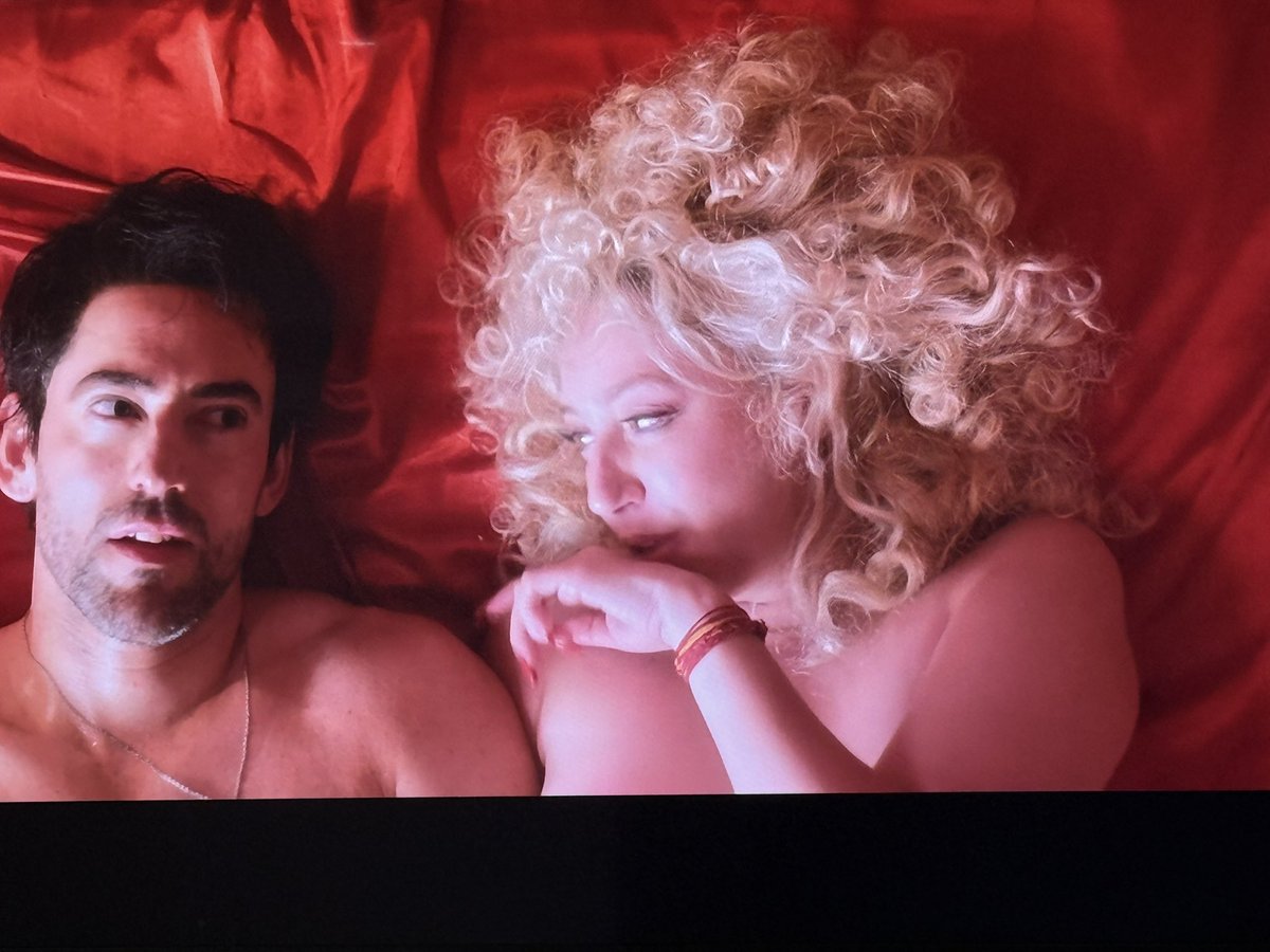 RT si tú también sentiste esta escena como incesto en Mentiras 🙃. #LosIglesias #ChavaIglesias #IsabelIglesias