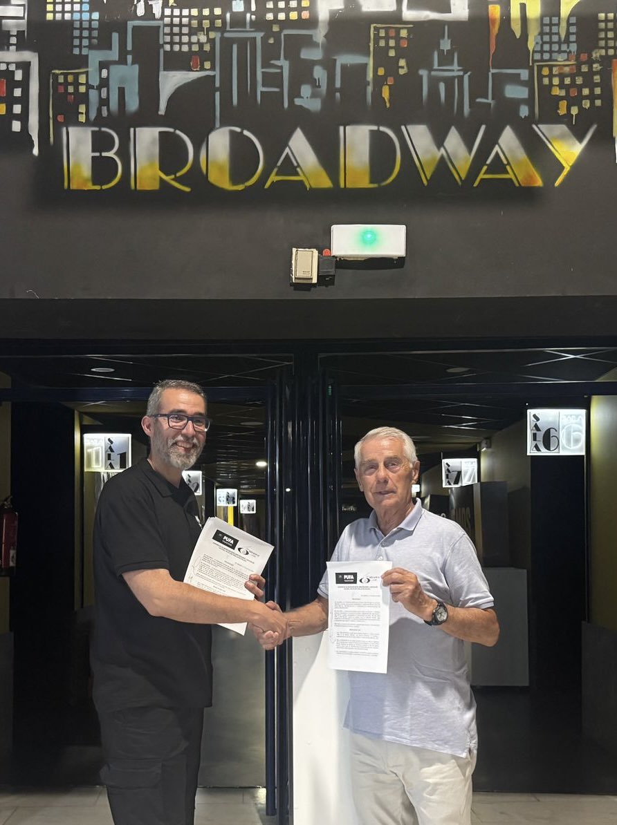 Pucela Fantástica (@pucelafantastic) on Twitter photo Los <a href="/cinesbroadway/">Cines Broadway</a> volverán a acoger las proyecciones de la Sección Oficial de Largometrajes y Cortometrajes en #PUFA2025, gracias al convenio de colaboración firmado por Francisco Heras, propietario de los cines, y David Pérez, codirector del festival 👻 #pucelafantástica Los <a href="/cinesbroadway/">Cines Broadway</a> volverán a acoger las proyecciones de la Sección Oficial de Largometrajes y Cortometrajes en #PUFA2025, gracias al convenio de colaboración firmado por Francisco Heras, propietario de los cines, y David Pérez, codirector del festival 👻 #pucelafantástica