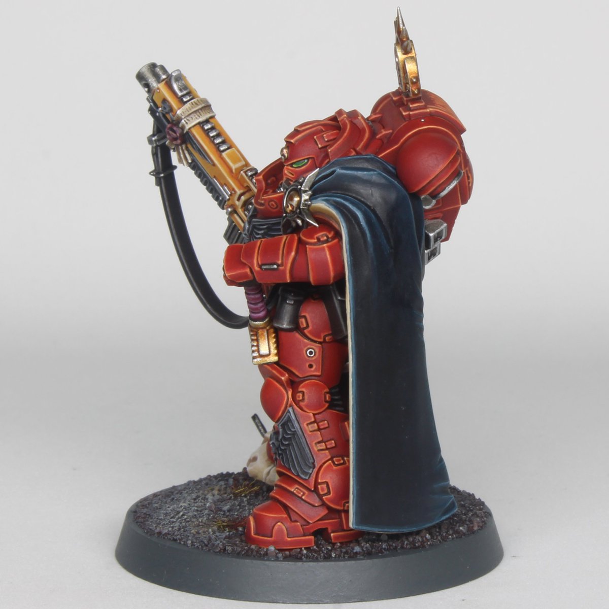 Blood Angel Captain commission I painted about 3 months ago.

#PaintingWarhammer  #WarhammerCommunity #warhammer40k #miniaturepainting #Warmongers #bloodangels
